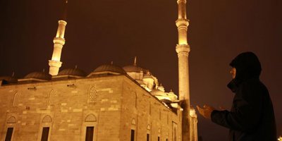 Minarelerden okunan Münacat milyonlara manevi kuvvet verdi